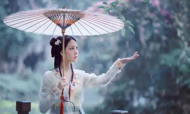 素衣輕拂圓球手持细雨斜风晚更多打一准确生肖请全面2释义、解释与落实、深度解答解释落实